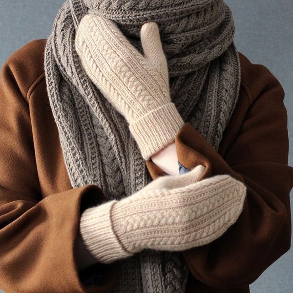Mittens1.jpg
